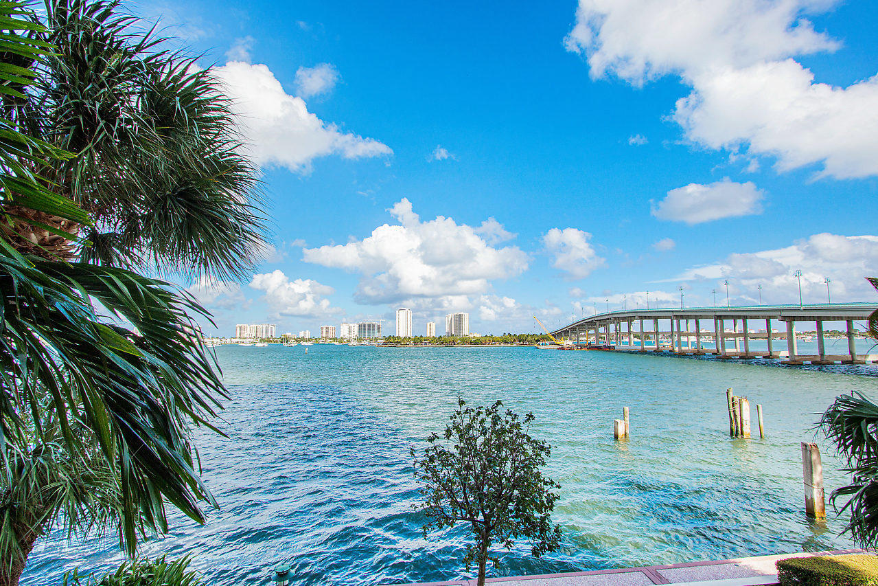 2640 Lake Shr #2508 Riviera Beach, FL 33404