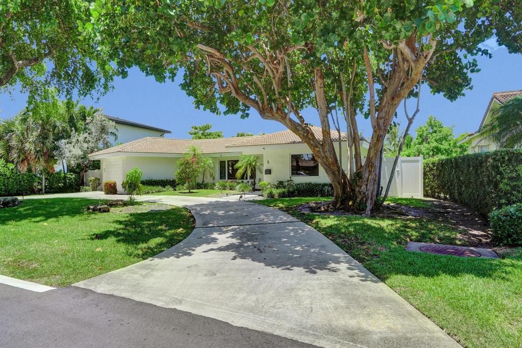 5 Gatehouse Sea Ranch Lakes, FL 33308