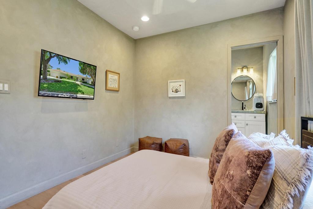 5 Gatehouse Sea Ranch Lakes, FL 33308