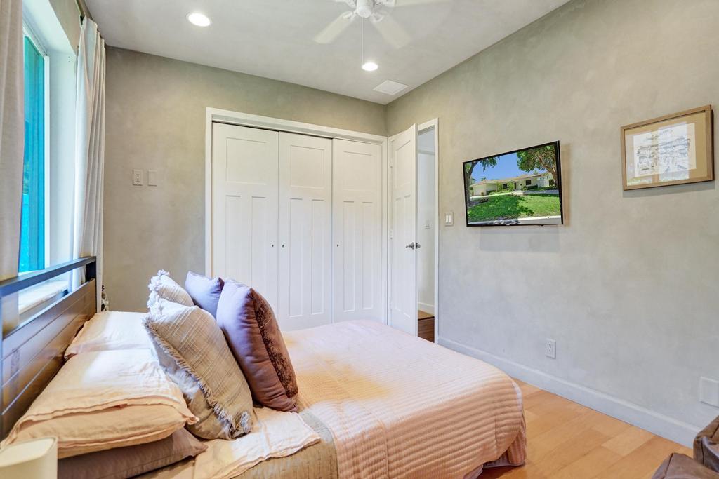 5 Gatehouse Sea Ranch Lakes, FL 33308