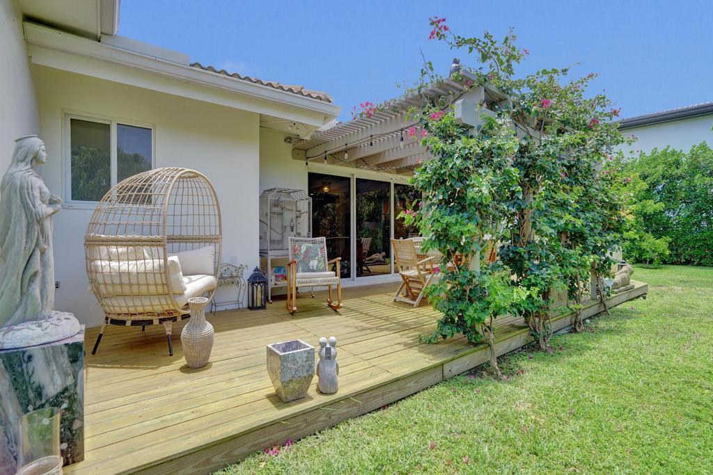 5 Gatehouse Sea Ranch Lakes, FL 33308