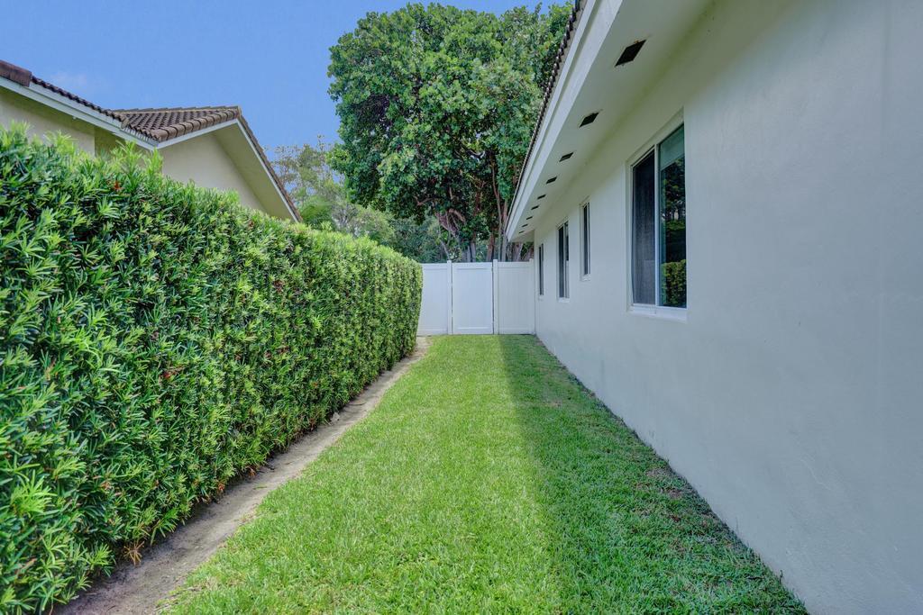 5 Gatehouse Sea Ranch Lakes, FL 33308