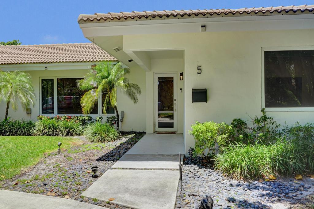 5 Gatehouse Sea Ranch Lakes, FL 33308