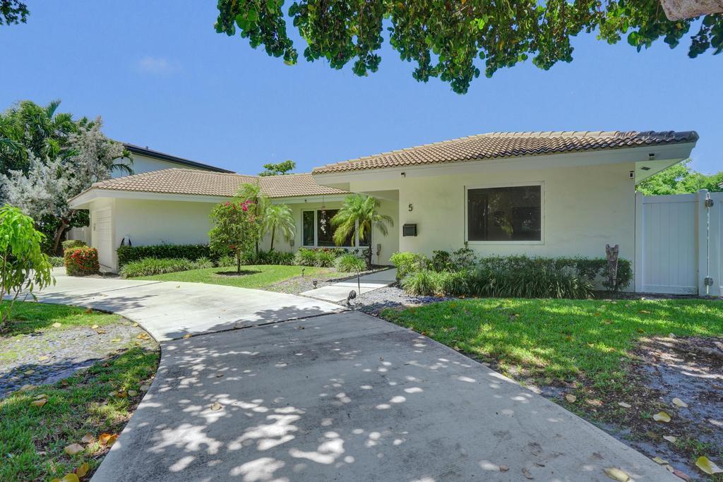 5 Gatehouse Sea Ranch Lakes, FL 33308