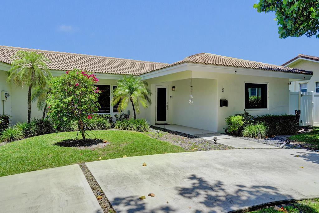 5 Gatehouse Sea Ranch Lakes, FL 33308