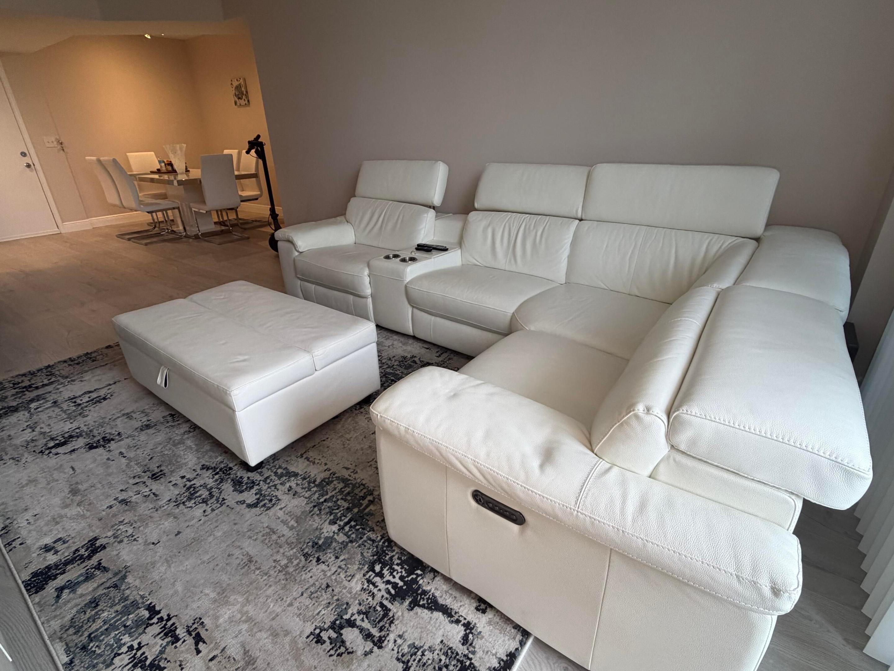 image The Venture at Aventura1
