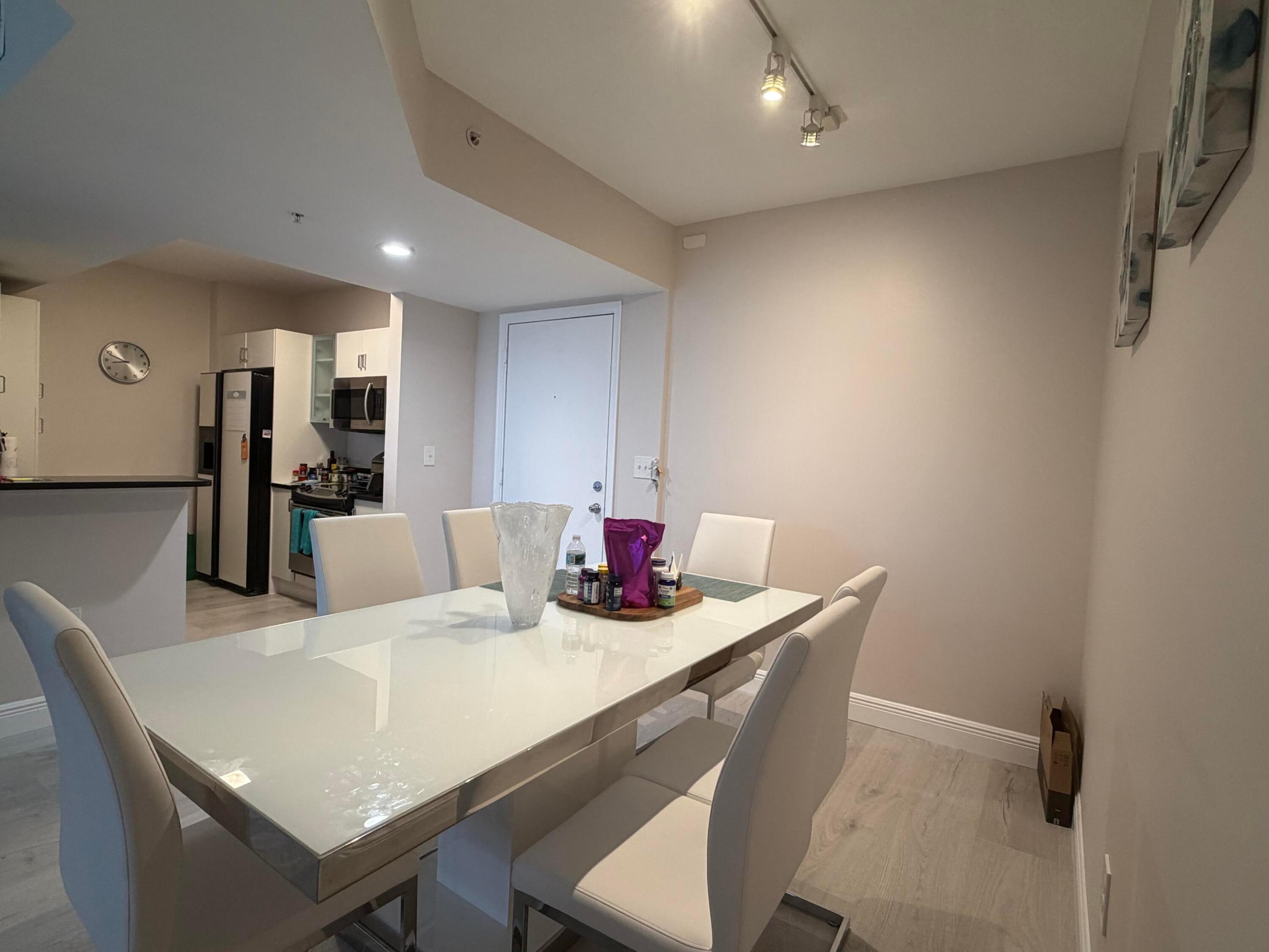 image The Venture at Aventura2