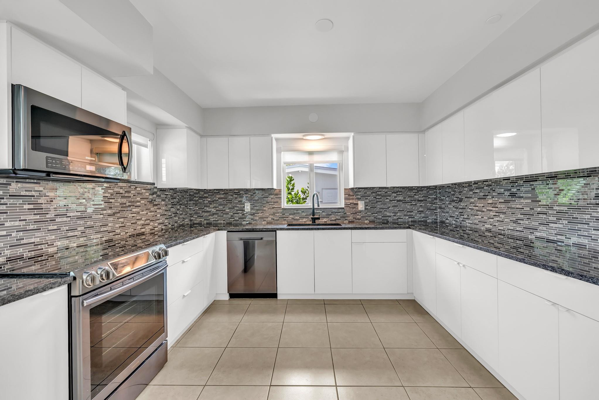 2812 NE 27th Lighthouse Point, FL 33064