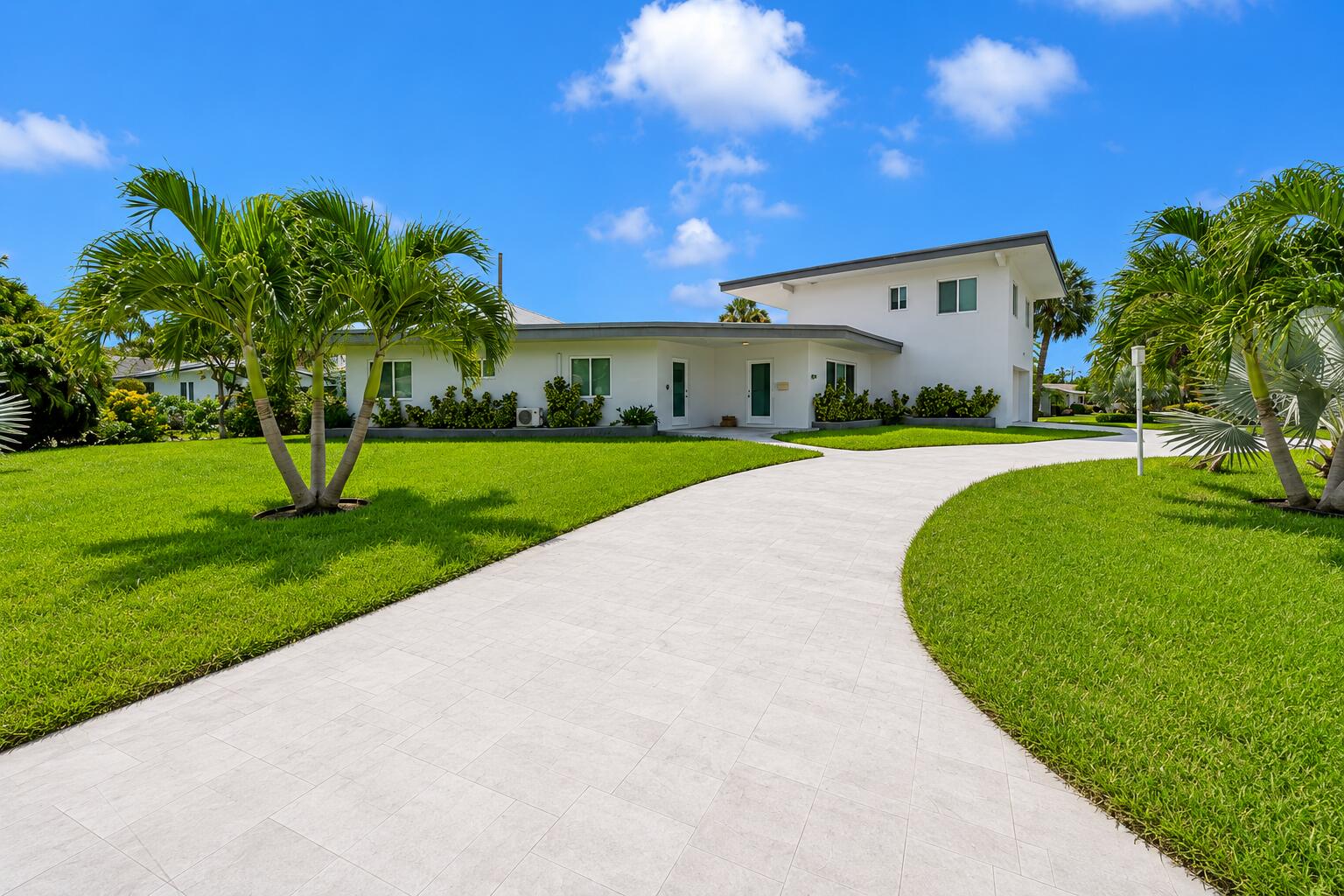 2812 NE 27th Lighthouse Point, FL 33064