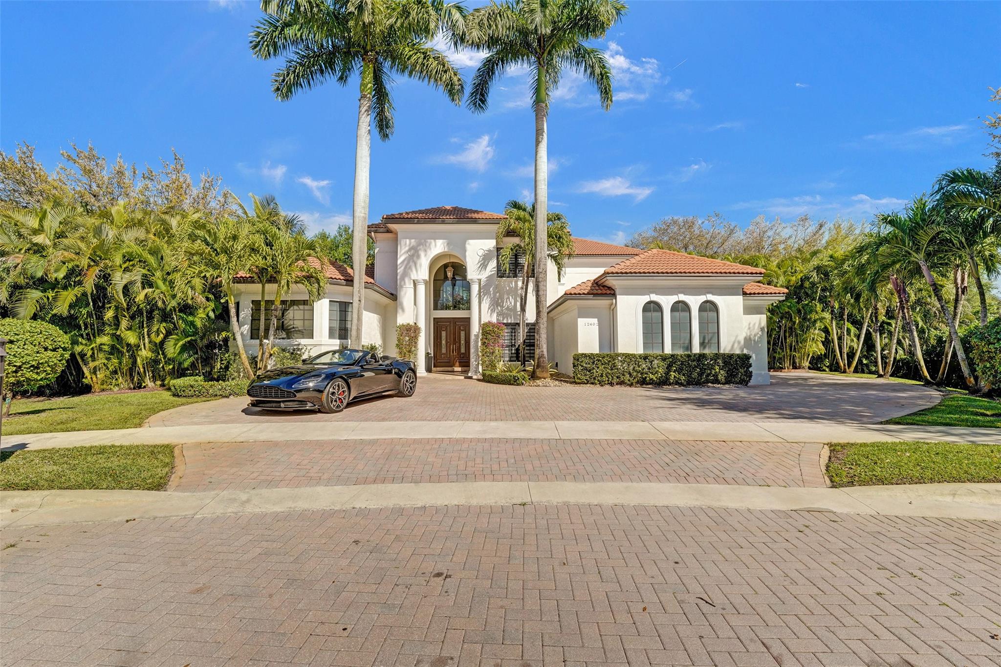 12402 Grand Oaks Dr