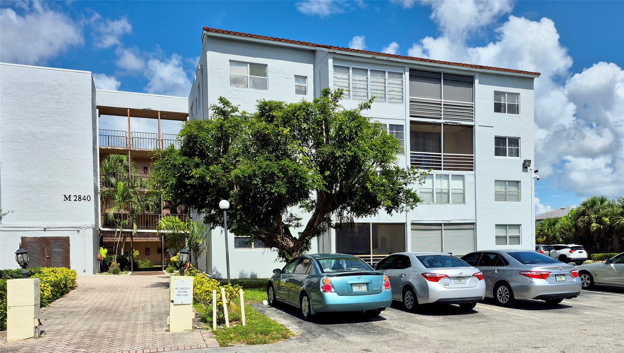 2840 Somerset Dr #208M