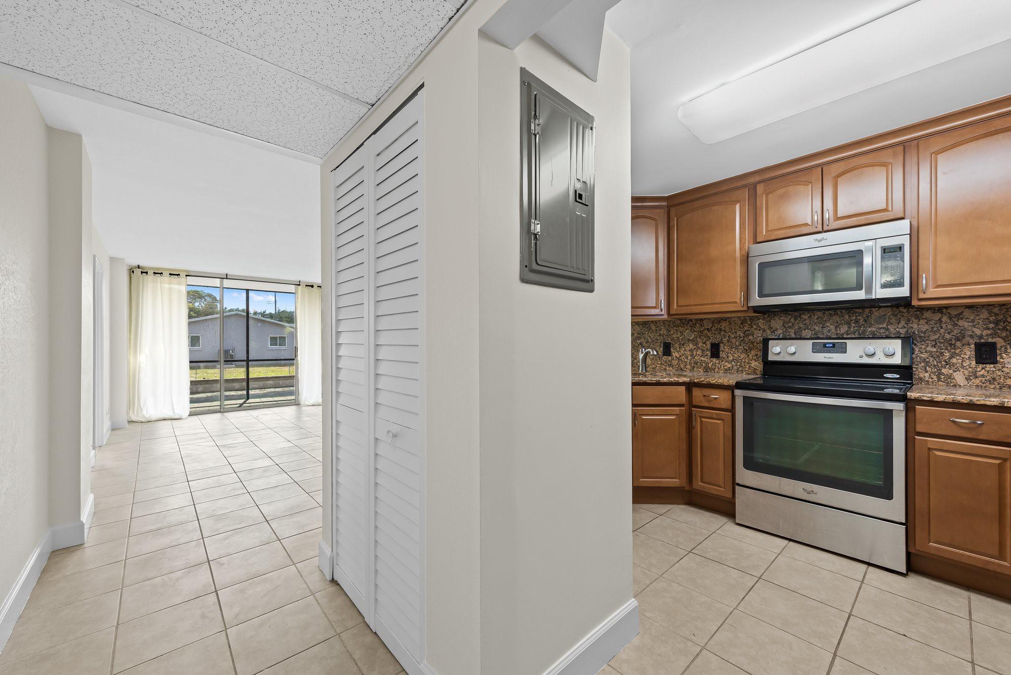 111 Royal Park Dr #1C,Oakland Park, FL 33309