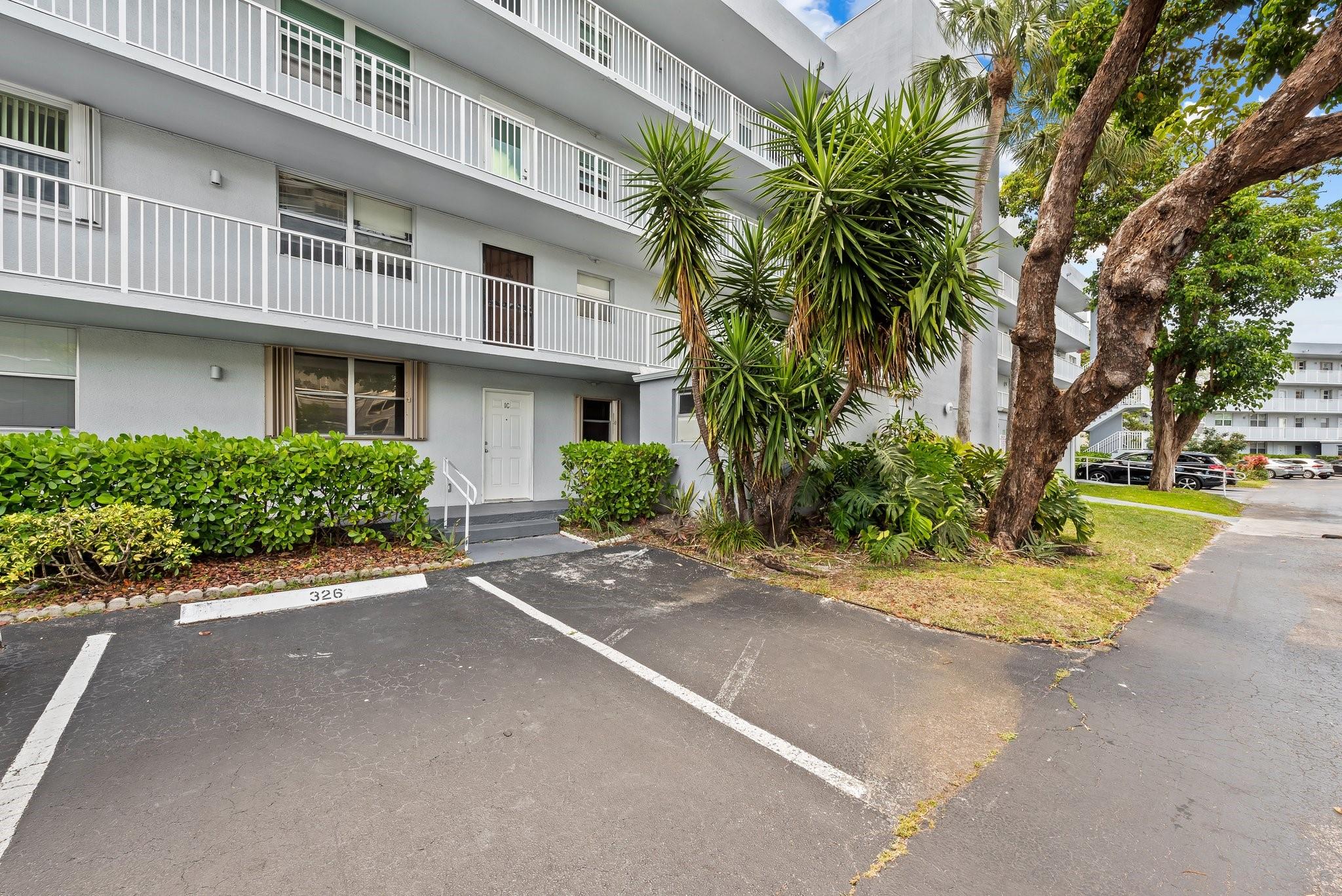 111 Royal Park Dr #1C,Oakland Park, FL 33309