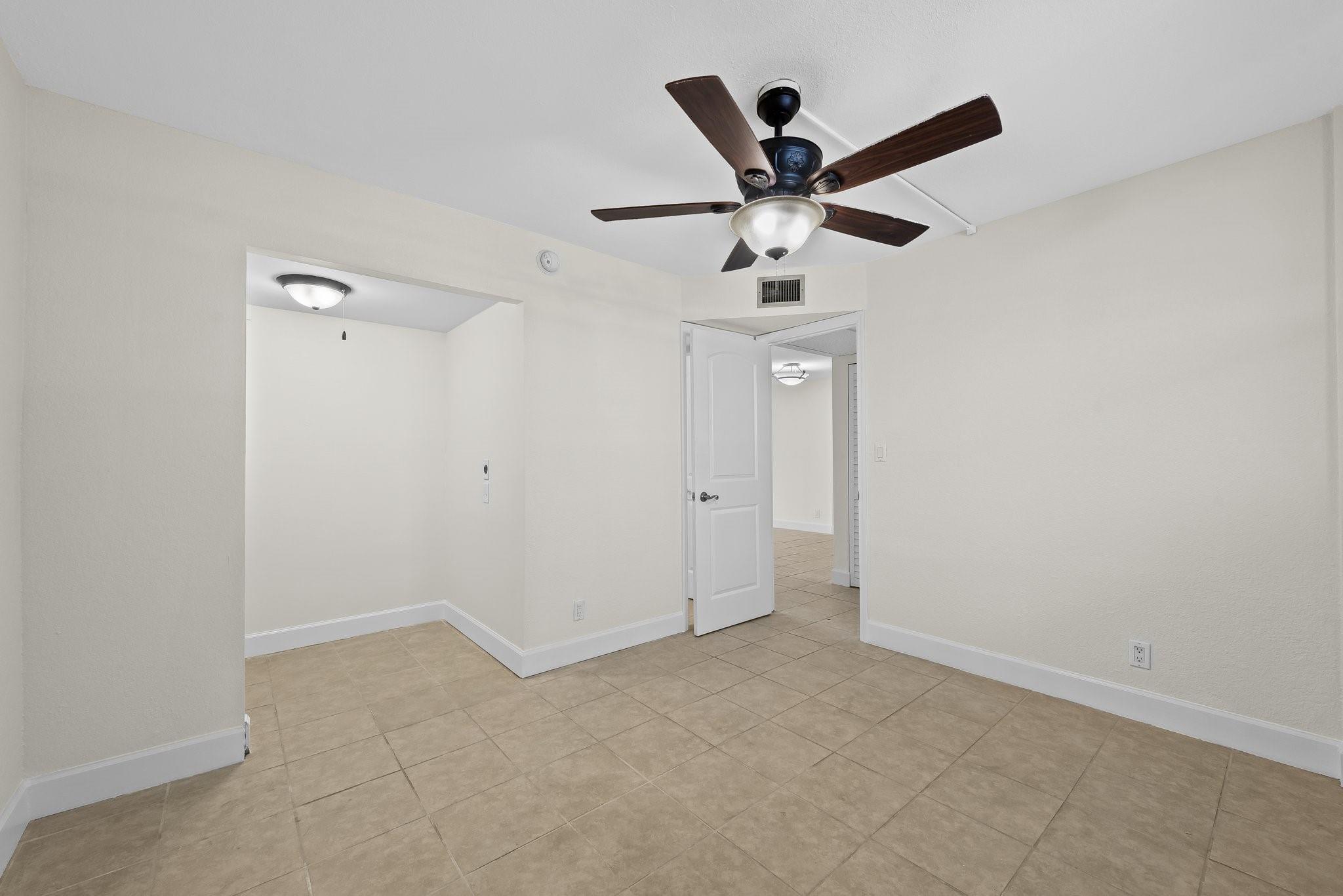 111 Royal Park Dr #1C,Oakland Park, FL 33309