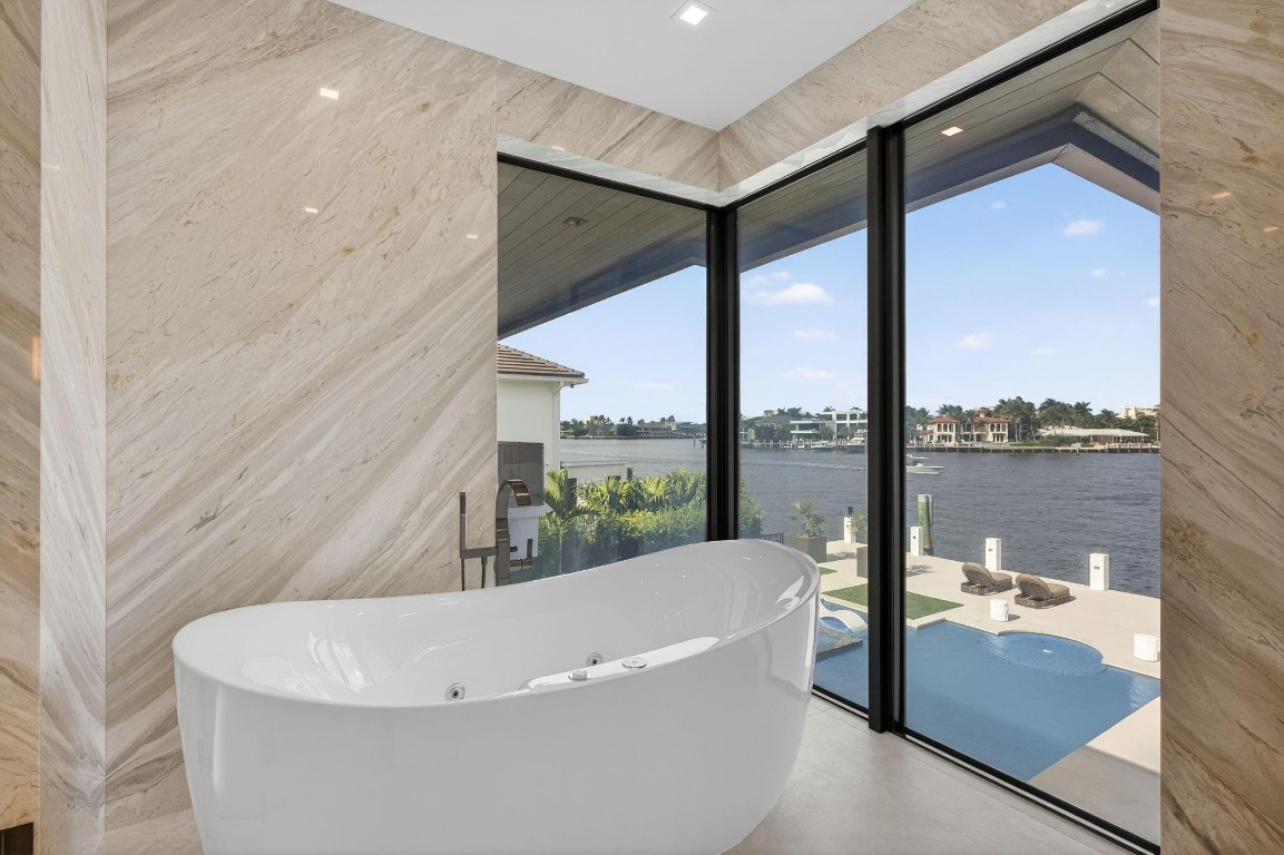 2533 Aqua Vis Fort Lauderdale, FL 33301