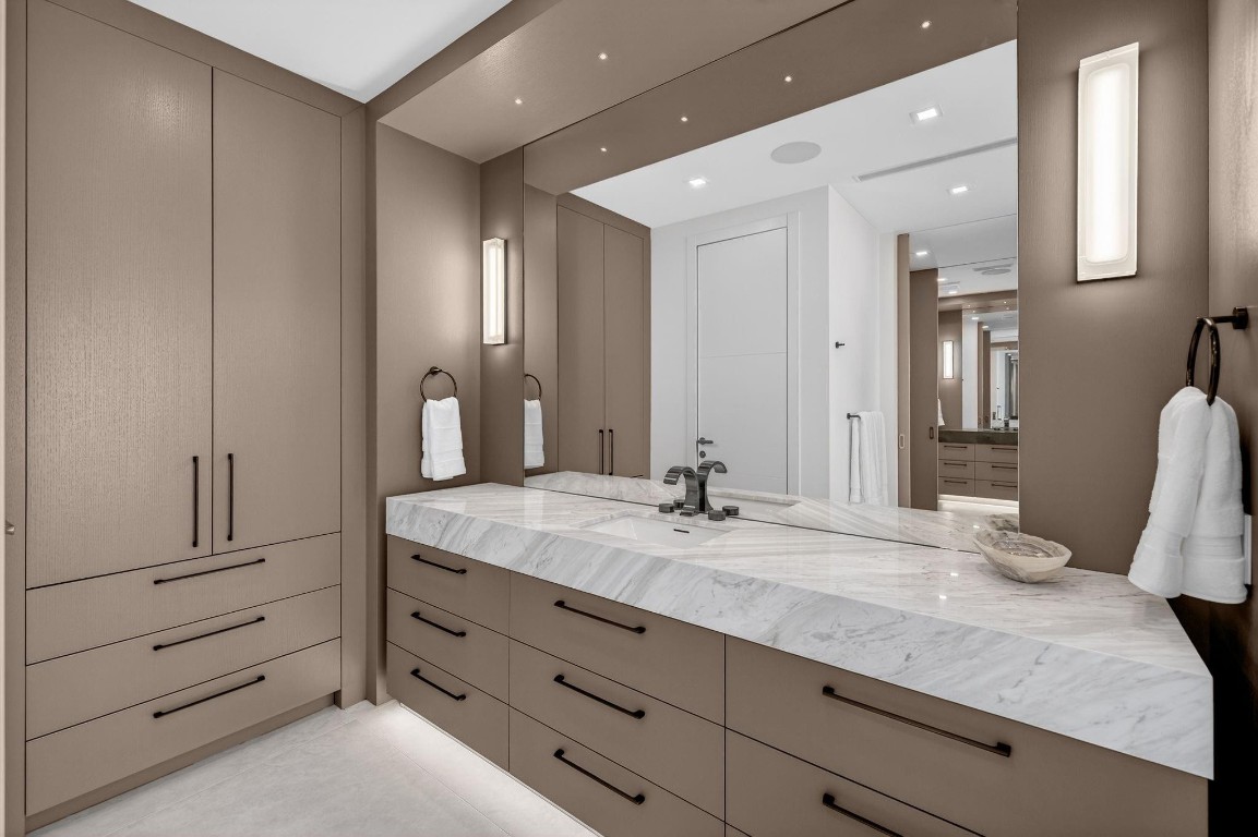 2533 Aqua Vis Fort Lauderdale, FL 33301