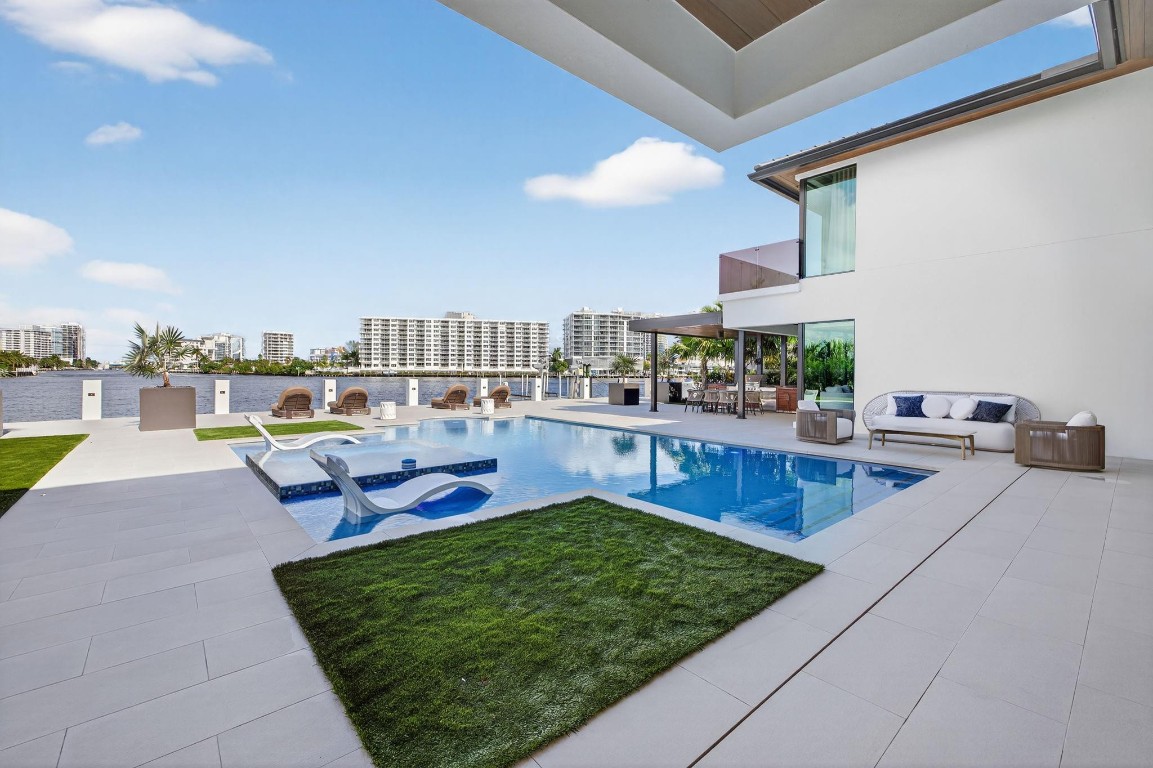 2533 Aqua Vis Fort Lauderdale, FL 33301