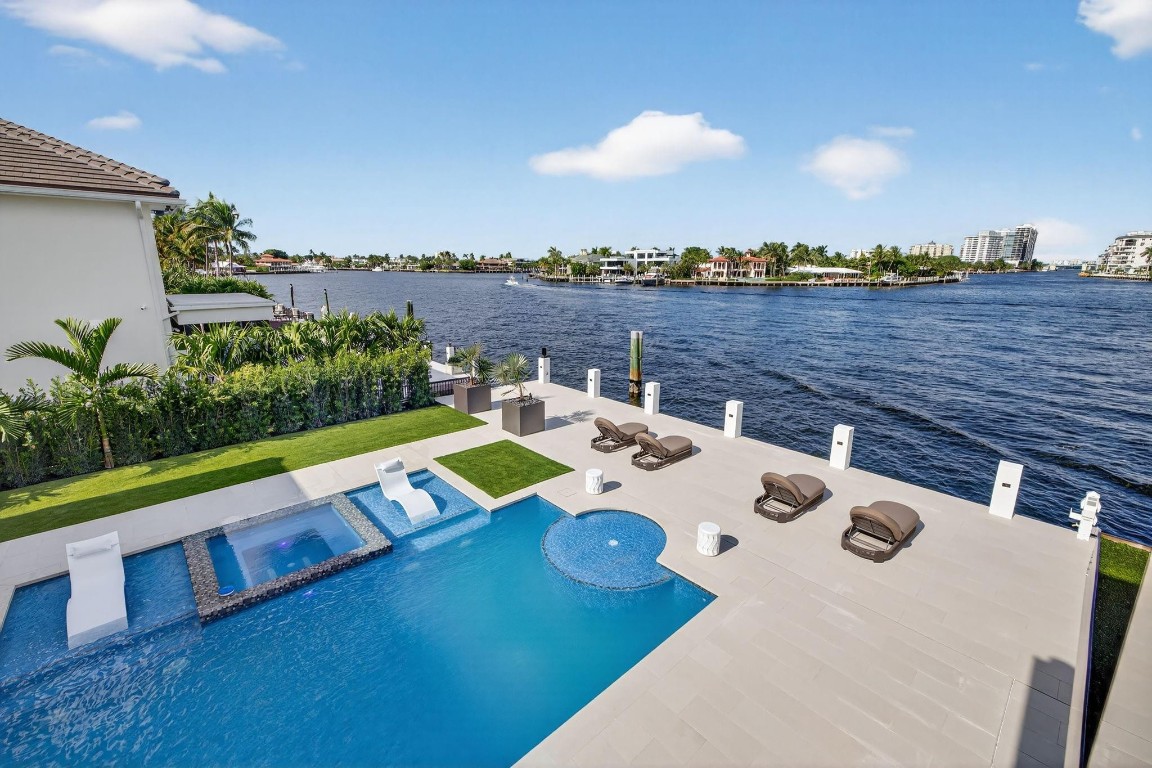 2533 Aqua Vis Fort Lauderdale, FL 33301