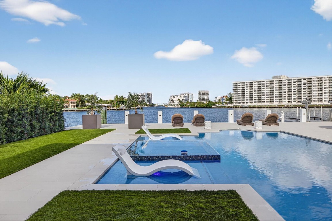 2533 Aqua Vis Fort Lauderdale, FL 33301