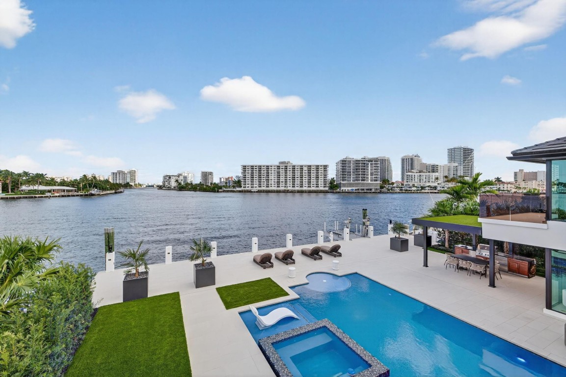 2533 Aqua Vis Fort Lauderdale, FL 33301