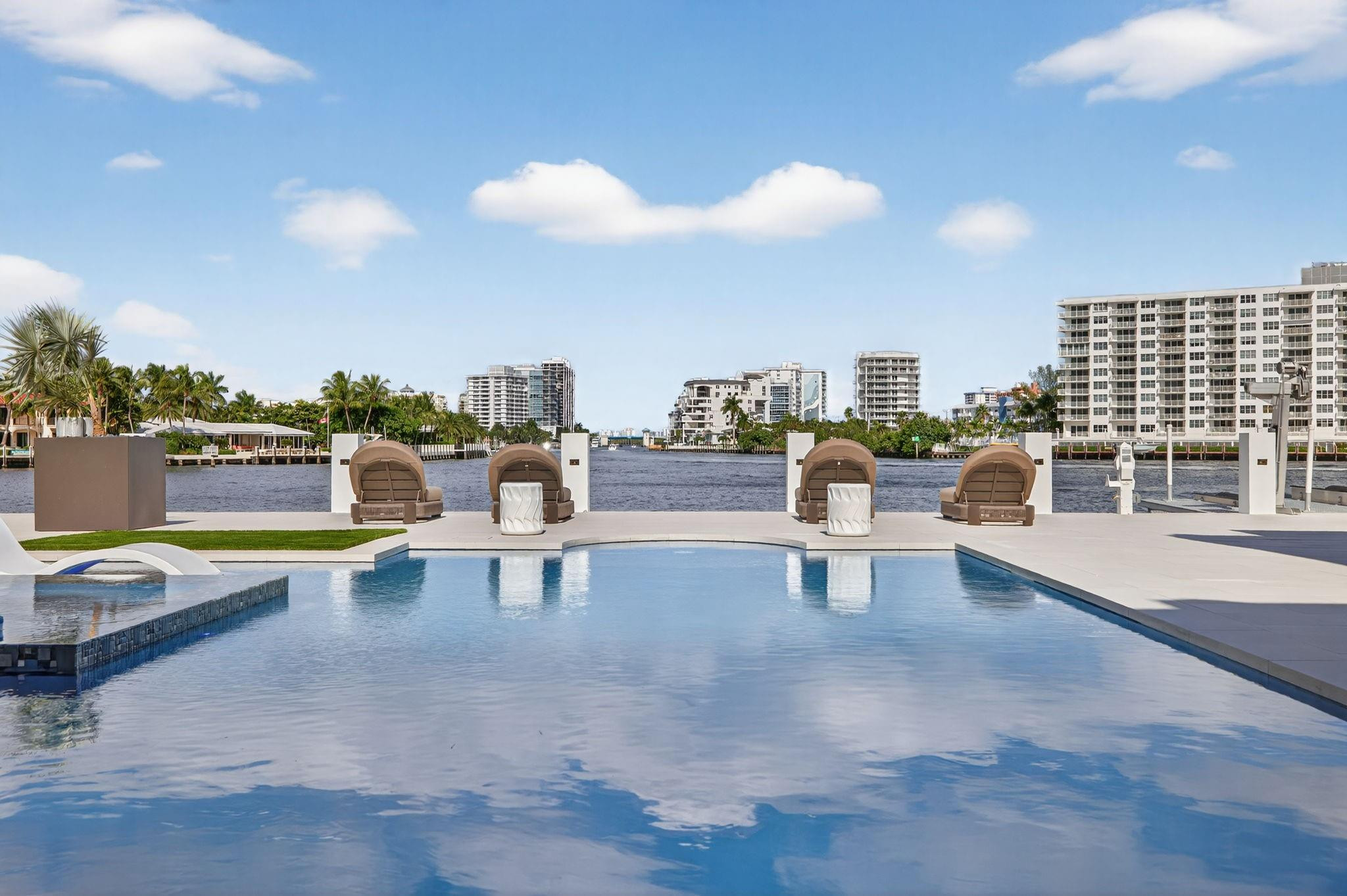 2533 Aqua Vis Fort Lauderdale, FL 33301