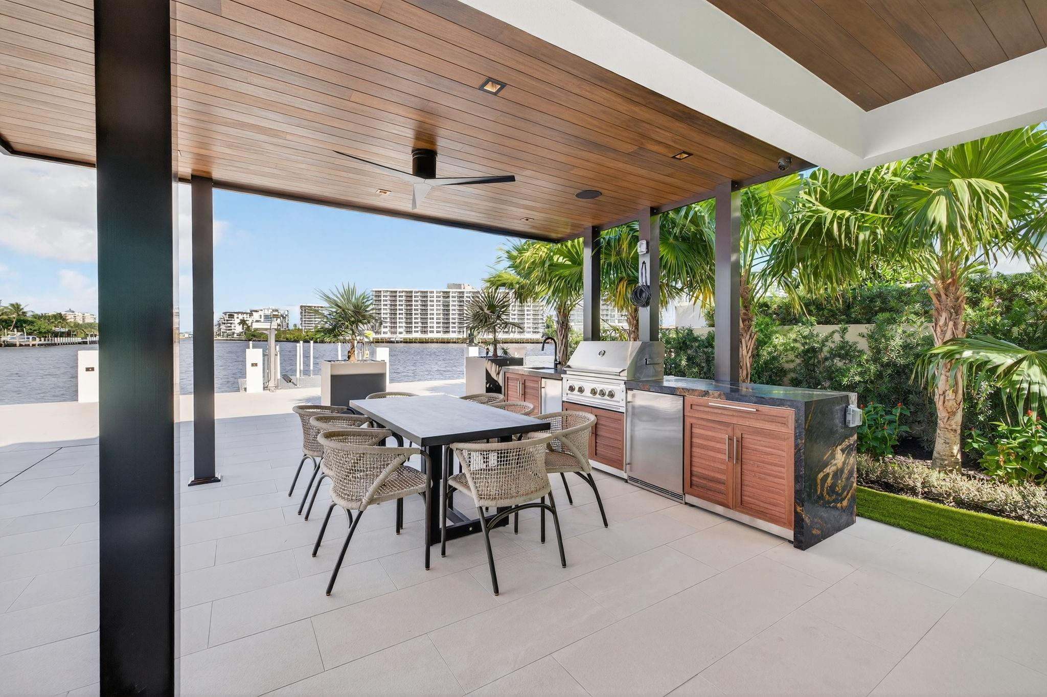 2533 Aqua Vis Fort Lauderdale, FL 33301