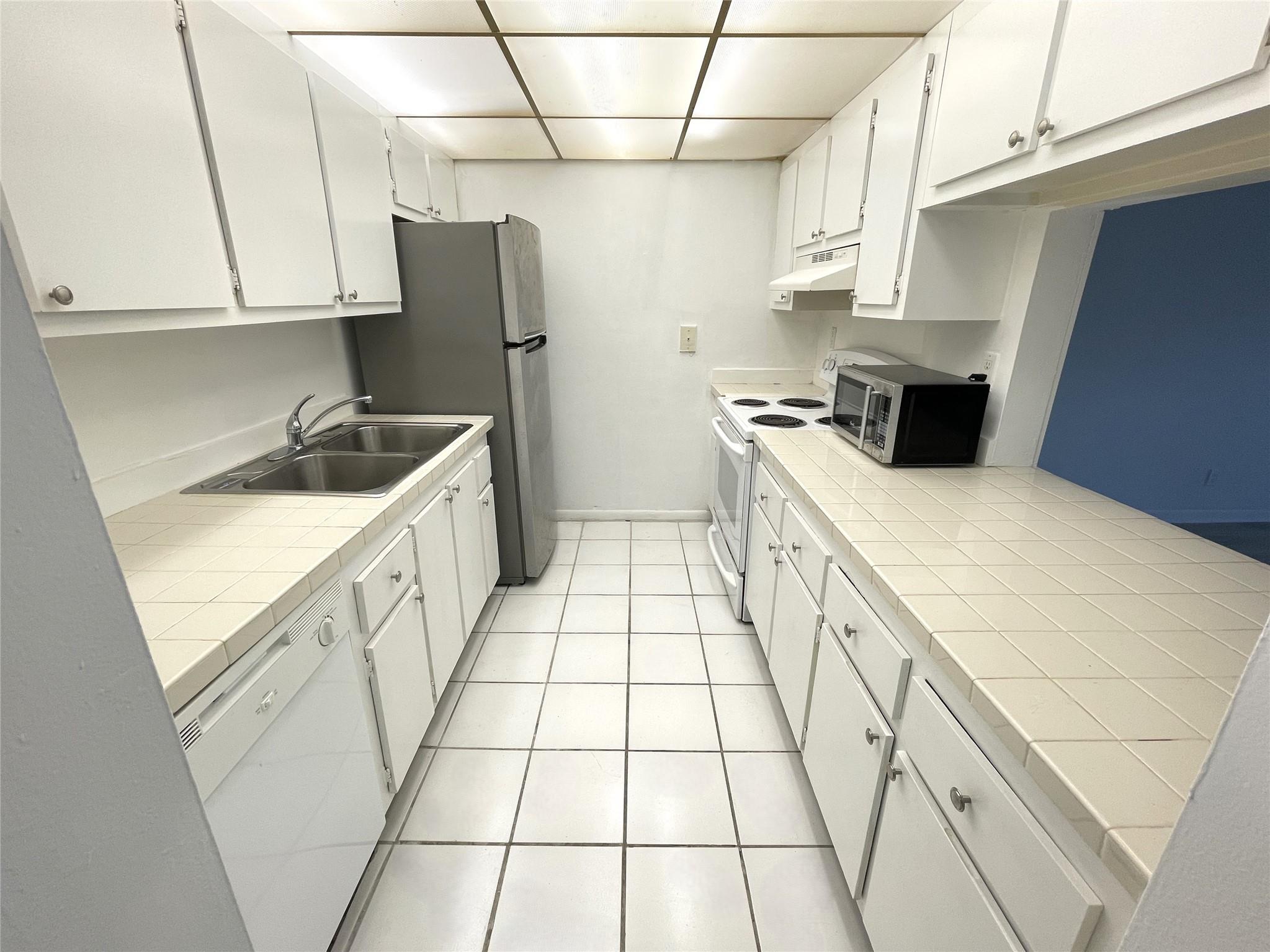 2050 N Congress Ave #405