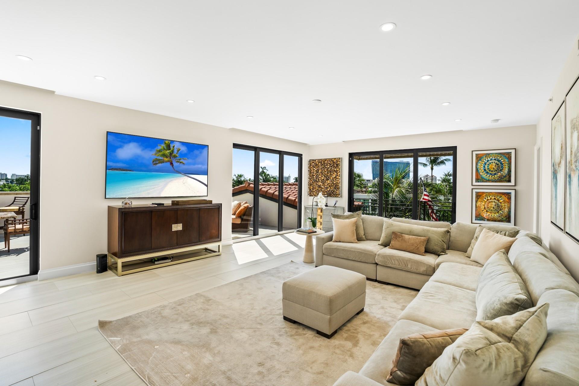 1532 SE 12th St #PH-1 Fort Lauderdale, FL 33316