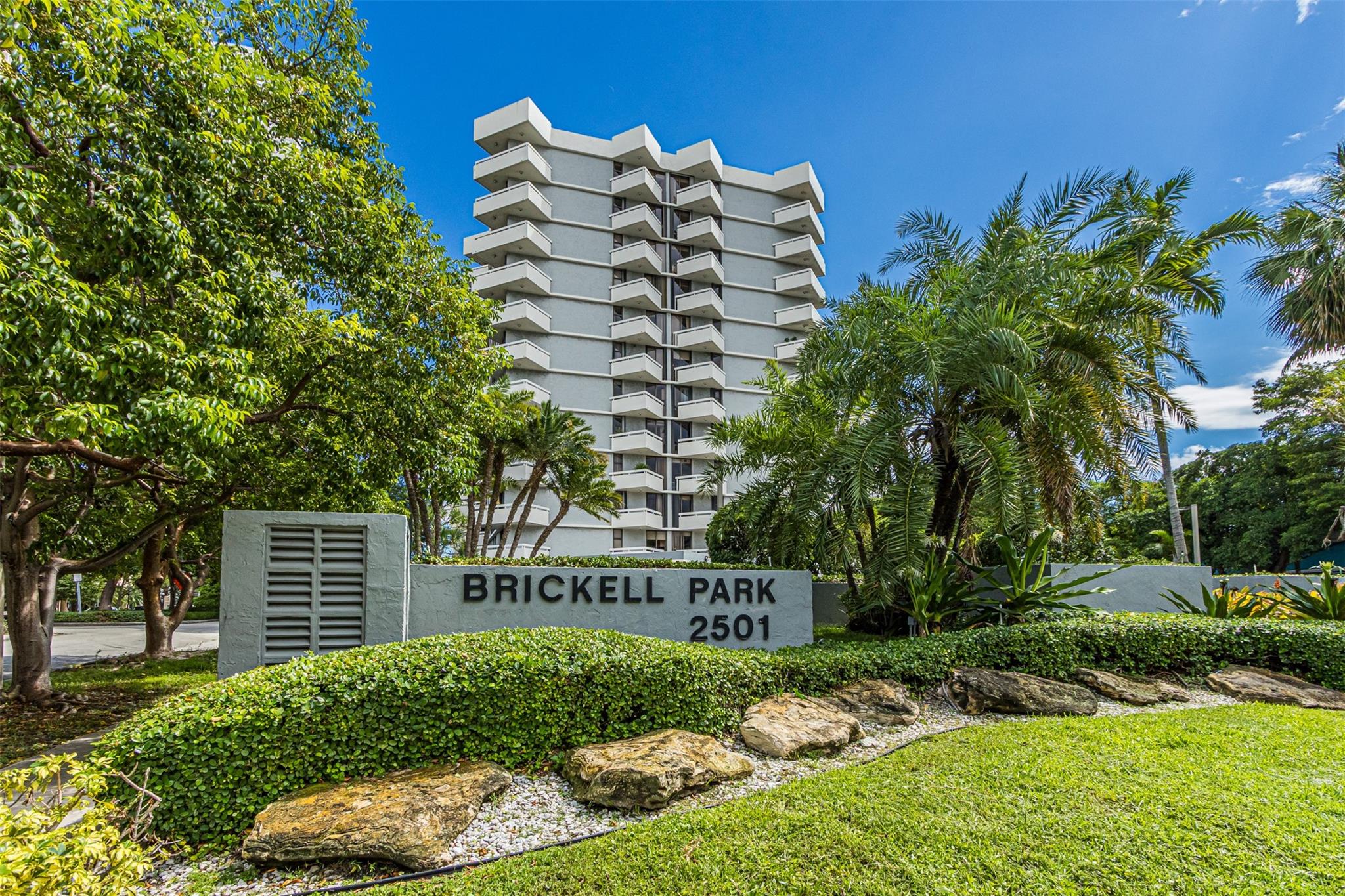 2501 Brickell Ave #903