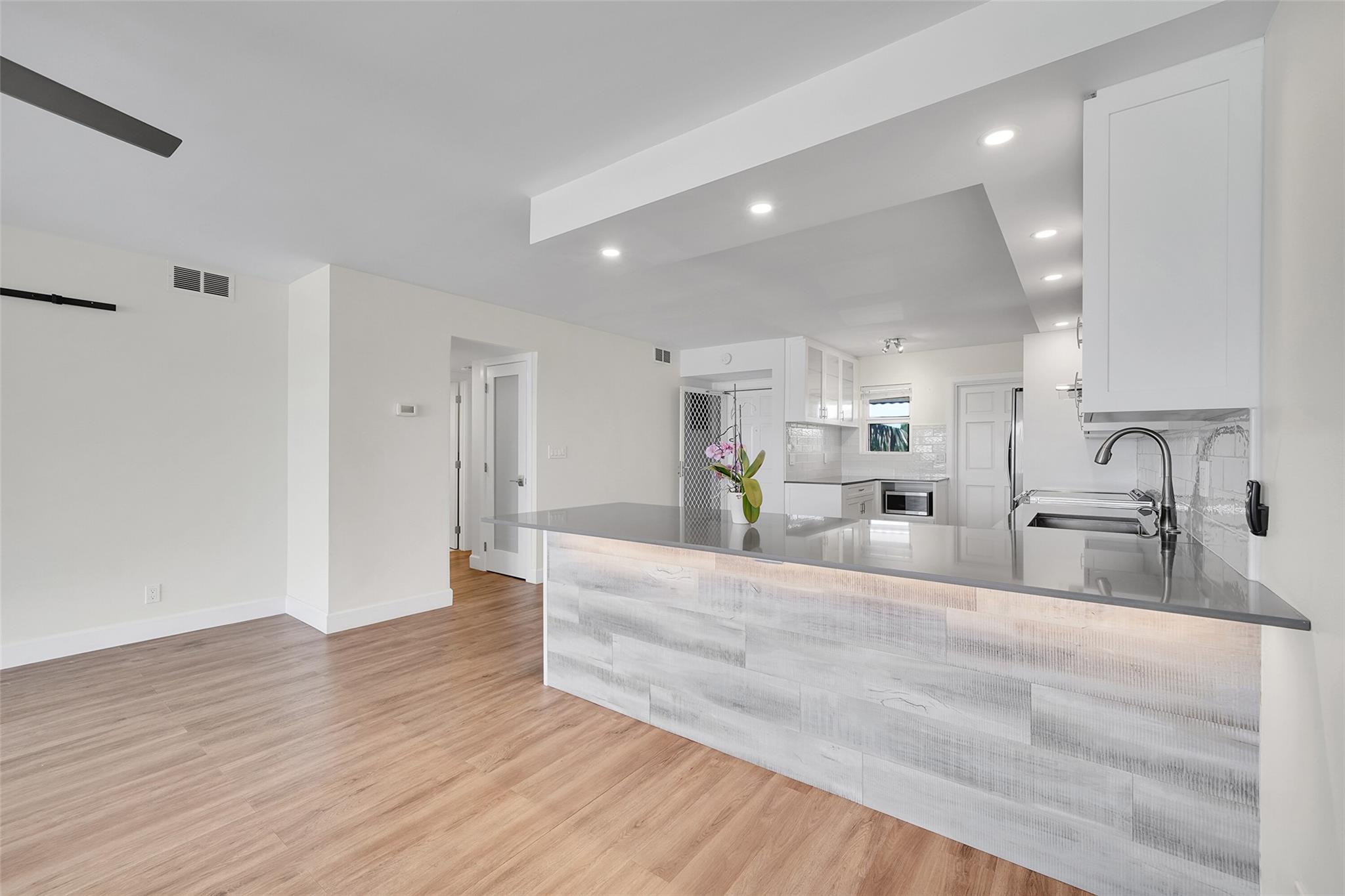 3121 NE 51st St #406E Fort Lauderdale, FL 33308