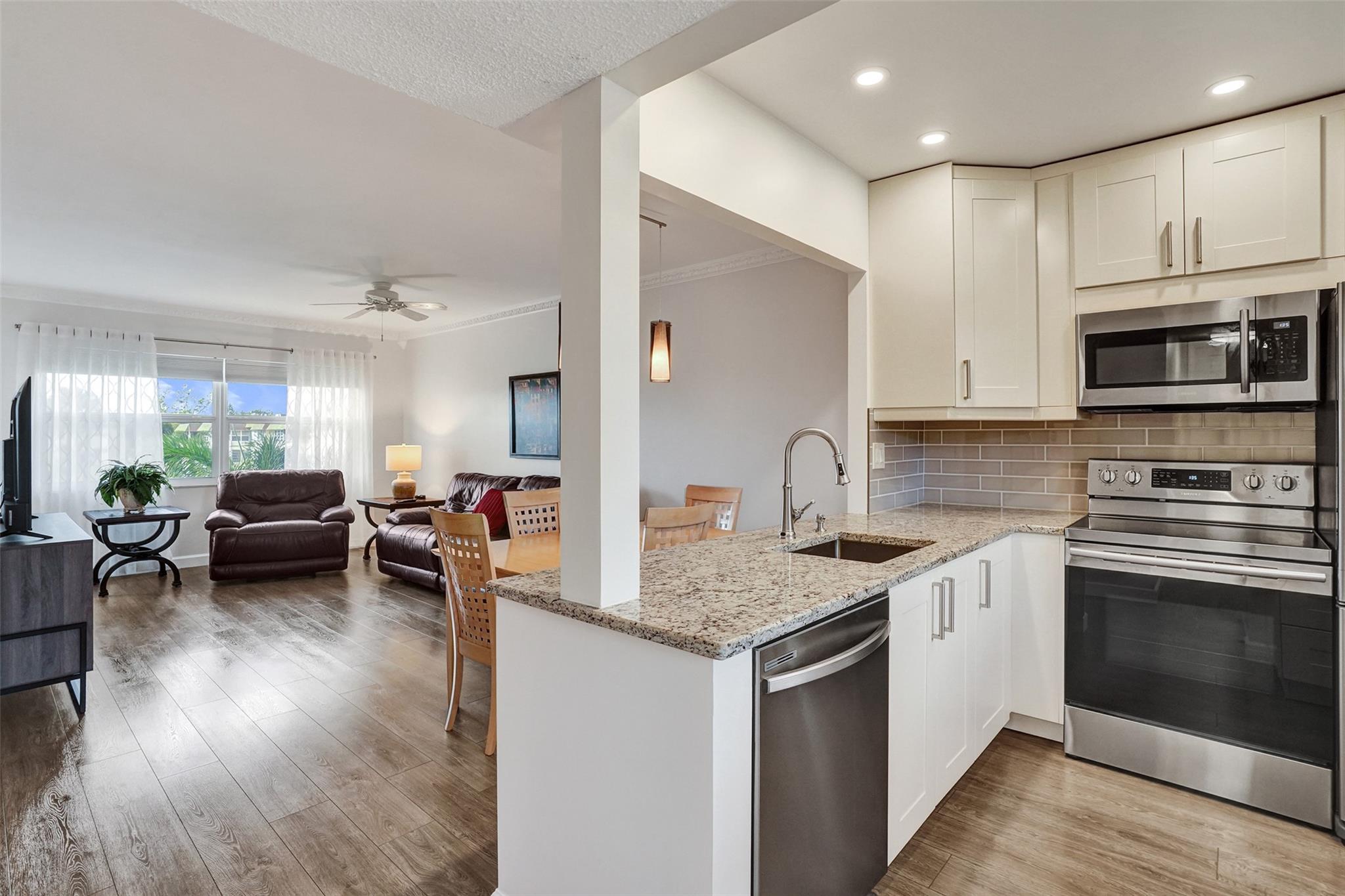 3405 NW 48th Ave #611 Lauderdale Lakes, FL 33319