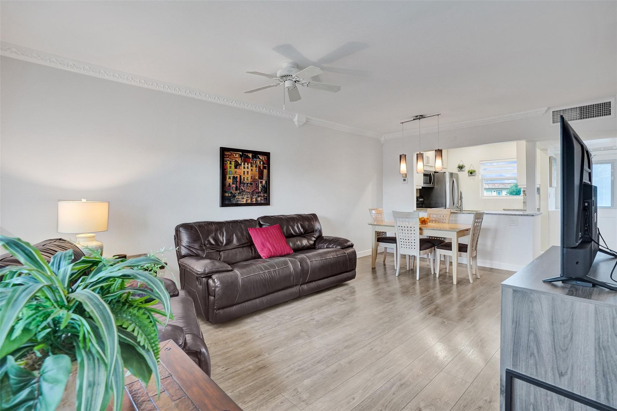 3405 NW 48th Ave #611 Lauderdale Lakes, FL 33319