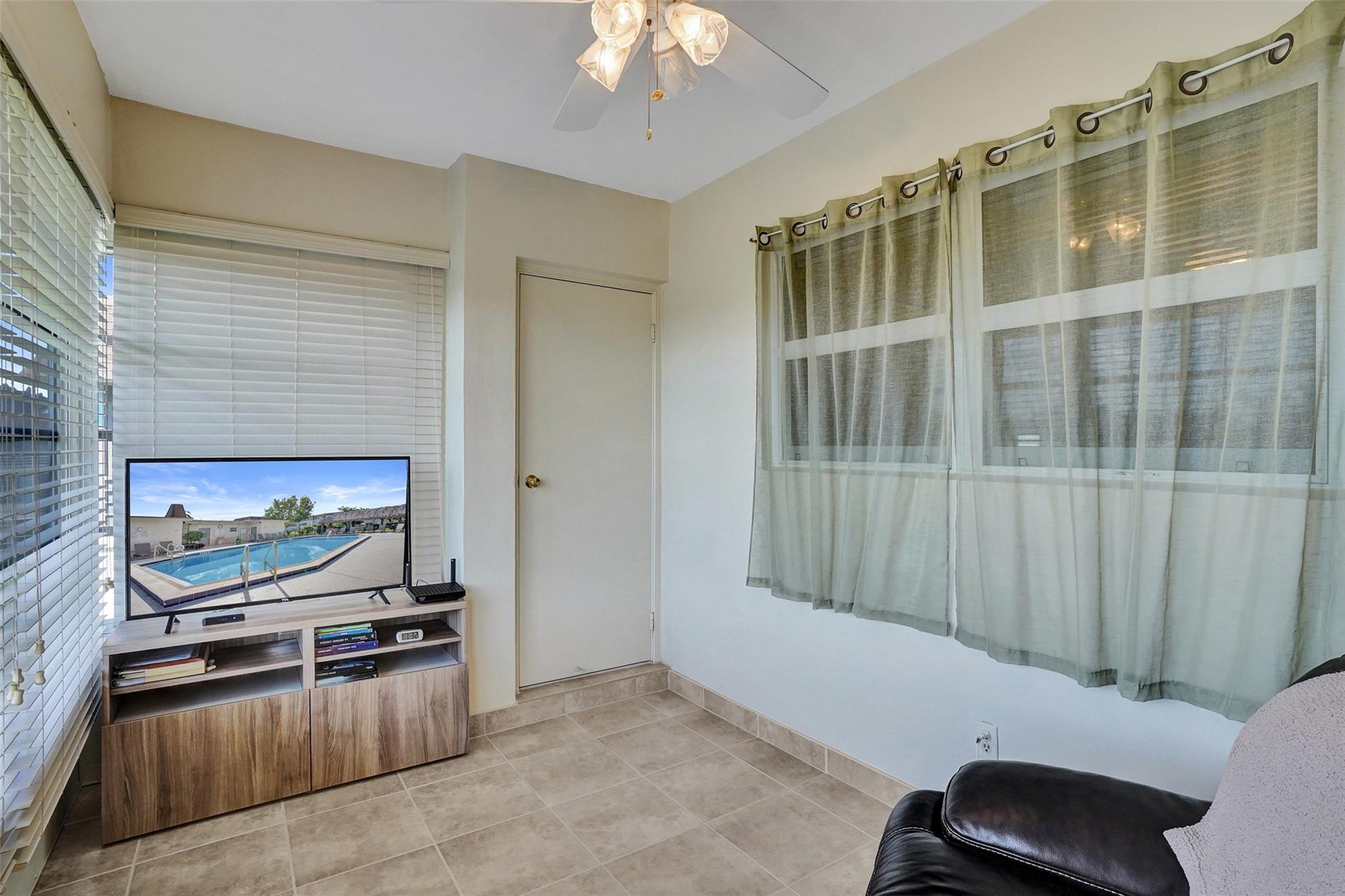 3405 NW 48th Ave #611 Lauderdale Lakes, FL 33319