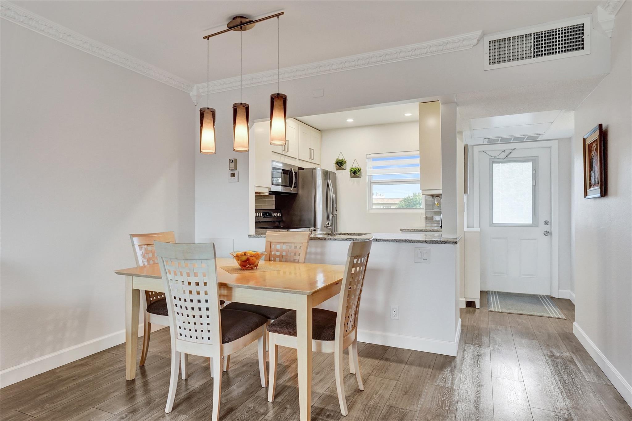 3405 NW 48th Ave #611 Lauderdale Lakes, FL 33319