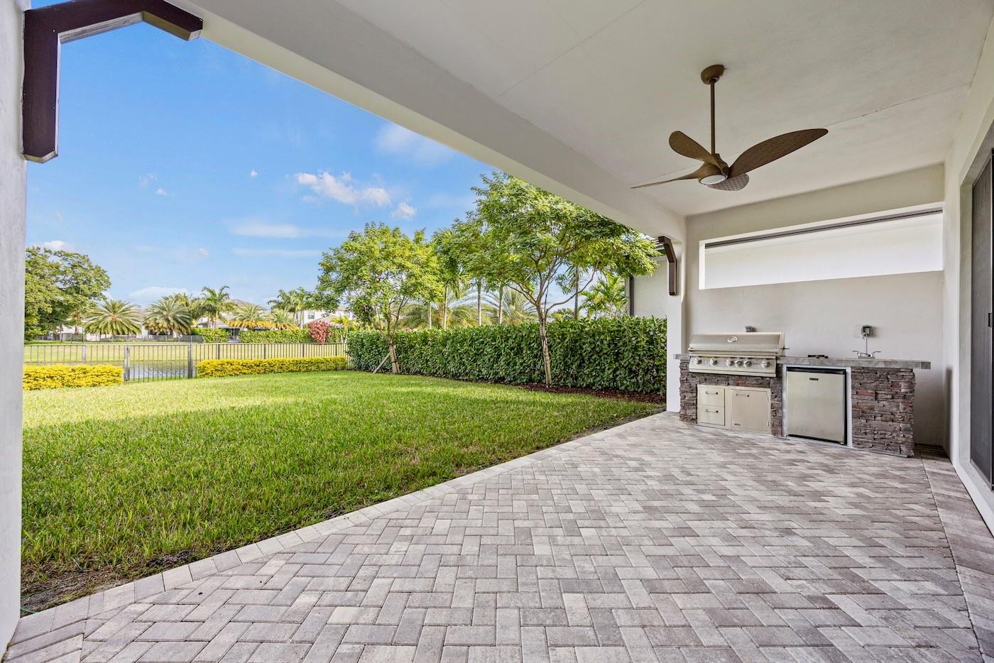 3069 Bellflower Cir West Palm Beach, FL 33401