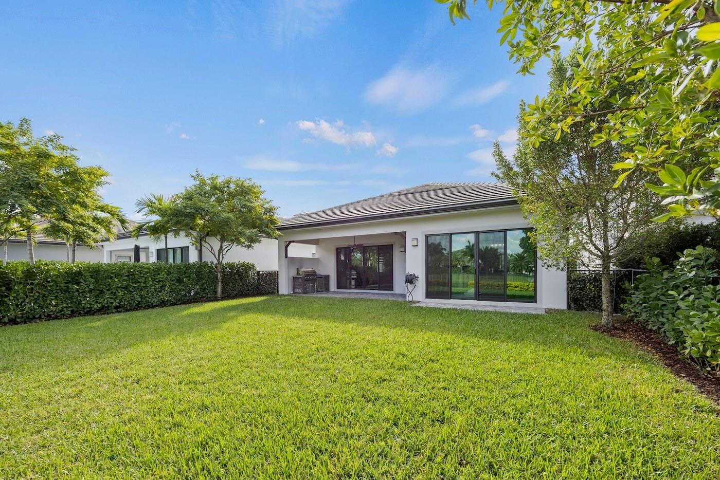 3069 Bellflower Cir West Palm Beach, FL 33401