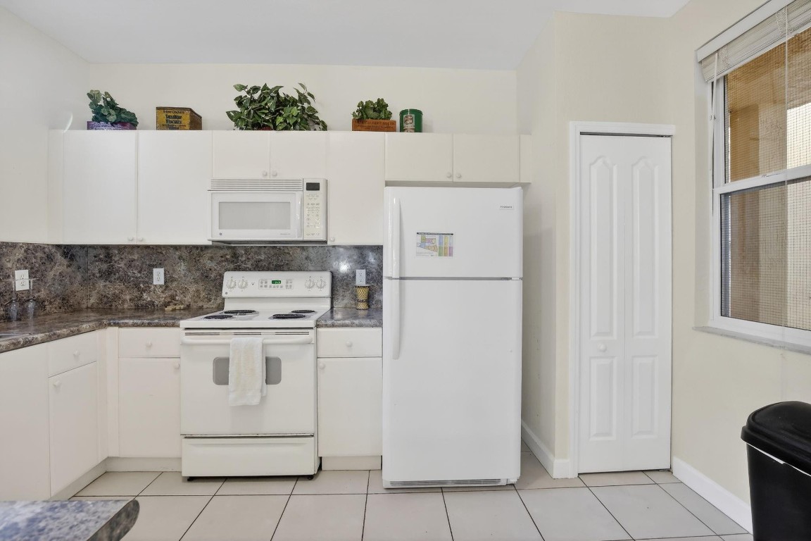 100 Jacaranda Country Clb #101 Plantation, FL 33324