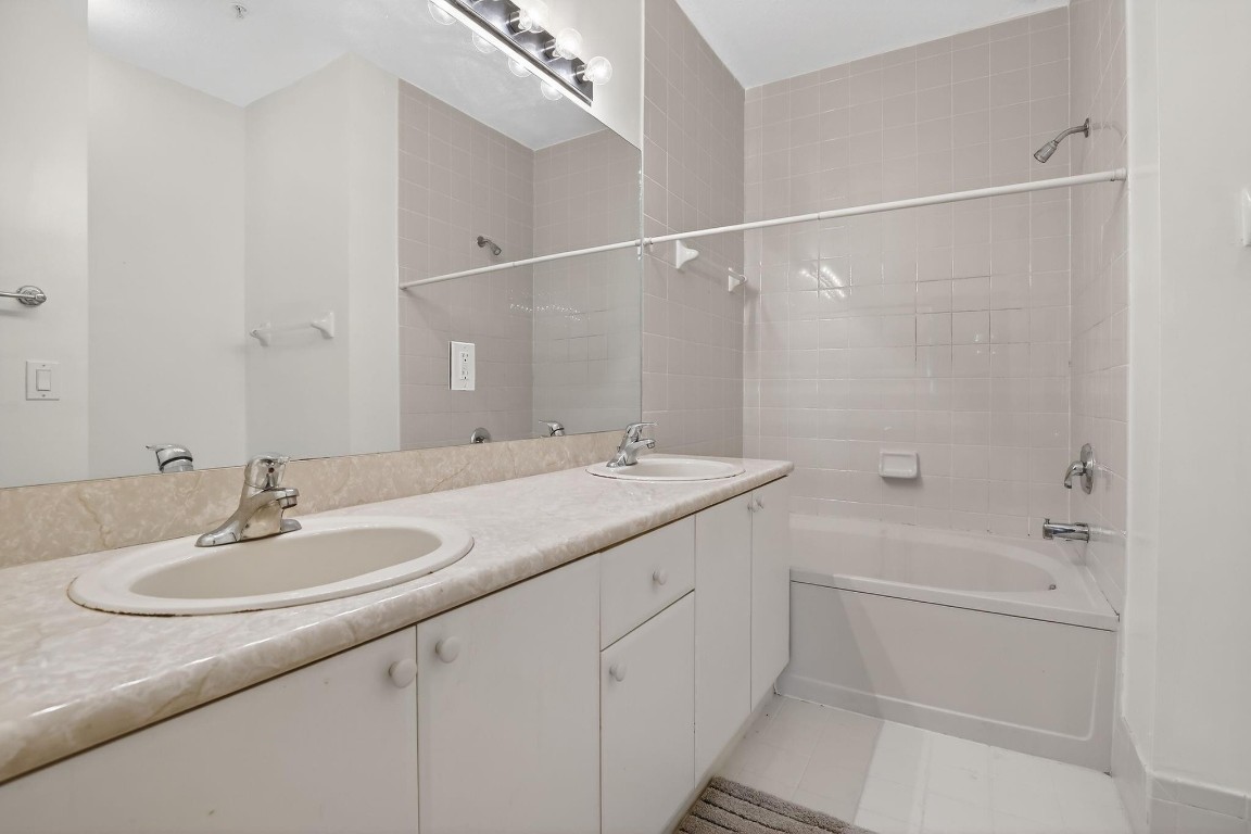 100 Jacaranda Country Clb #101 Plantation, FL 33324