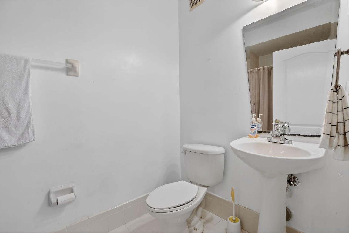 100 Jacaranda Country Clb #101 Plantation, FL 33324