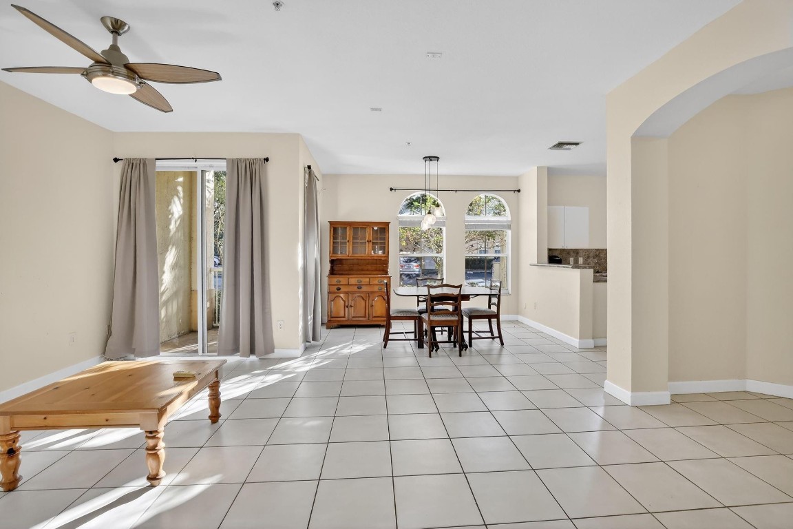 100 Jacaranda Country Clb #101 Plantation, FL 33324