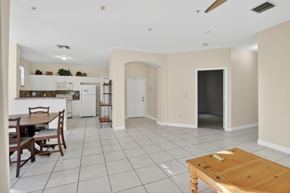 100 Jacaranda Country Clb #101 Plantation, FL 33324