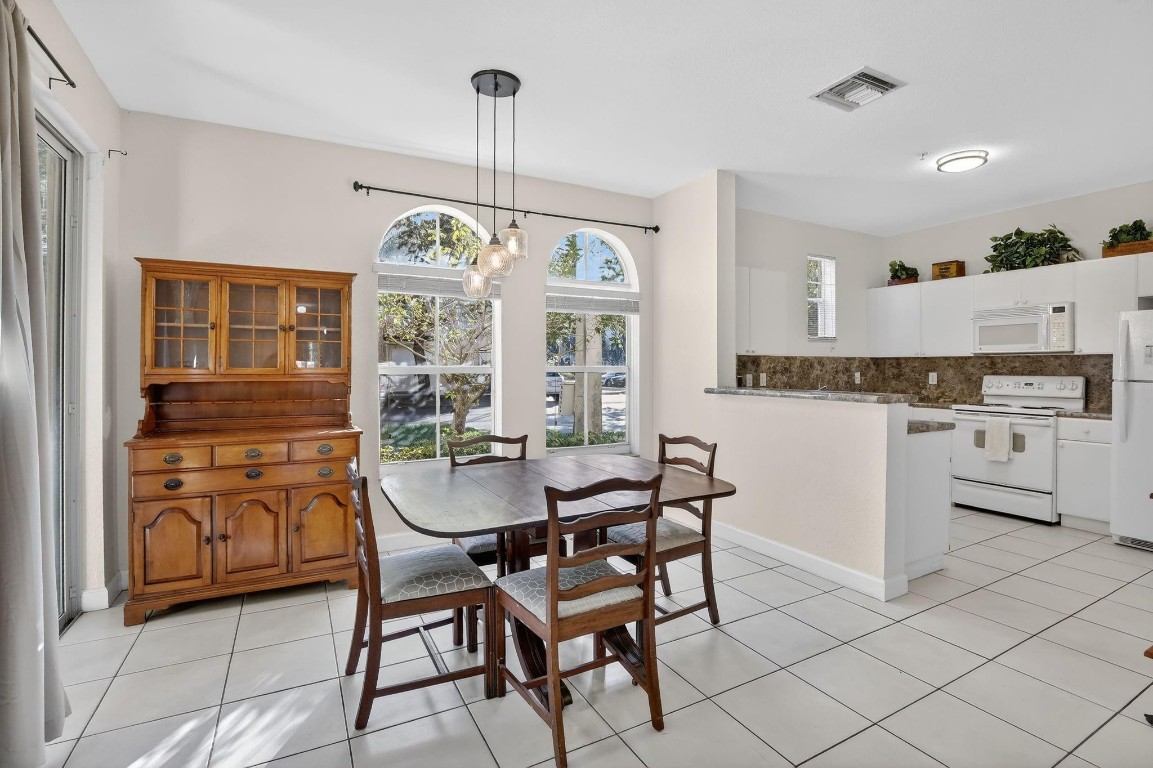 100 Jacaranda Country Clb #101 Plantation, FL 33324