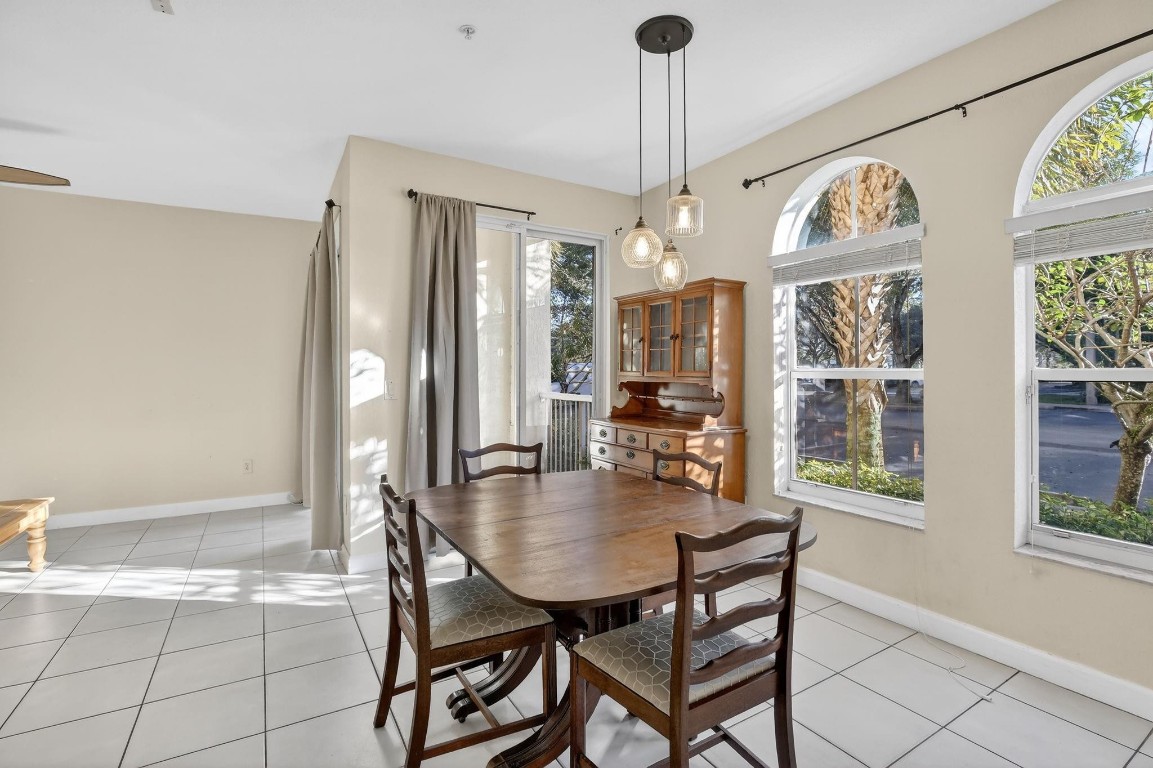 100 Jacaranda Country Clb #101 Plantation, FL 33324