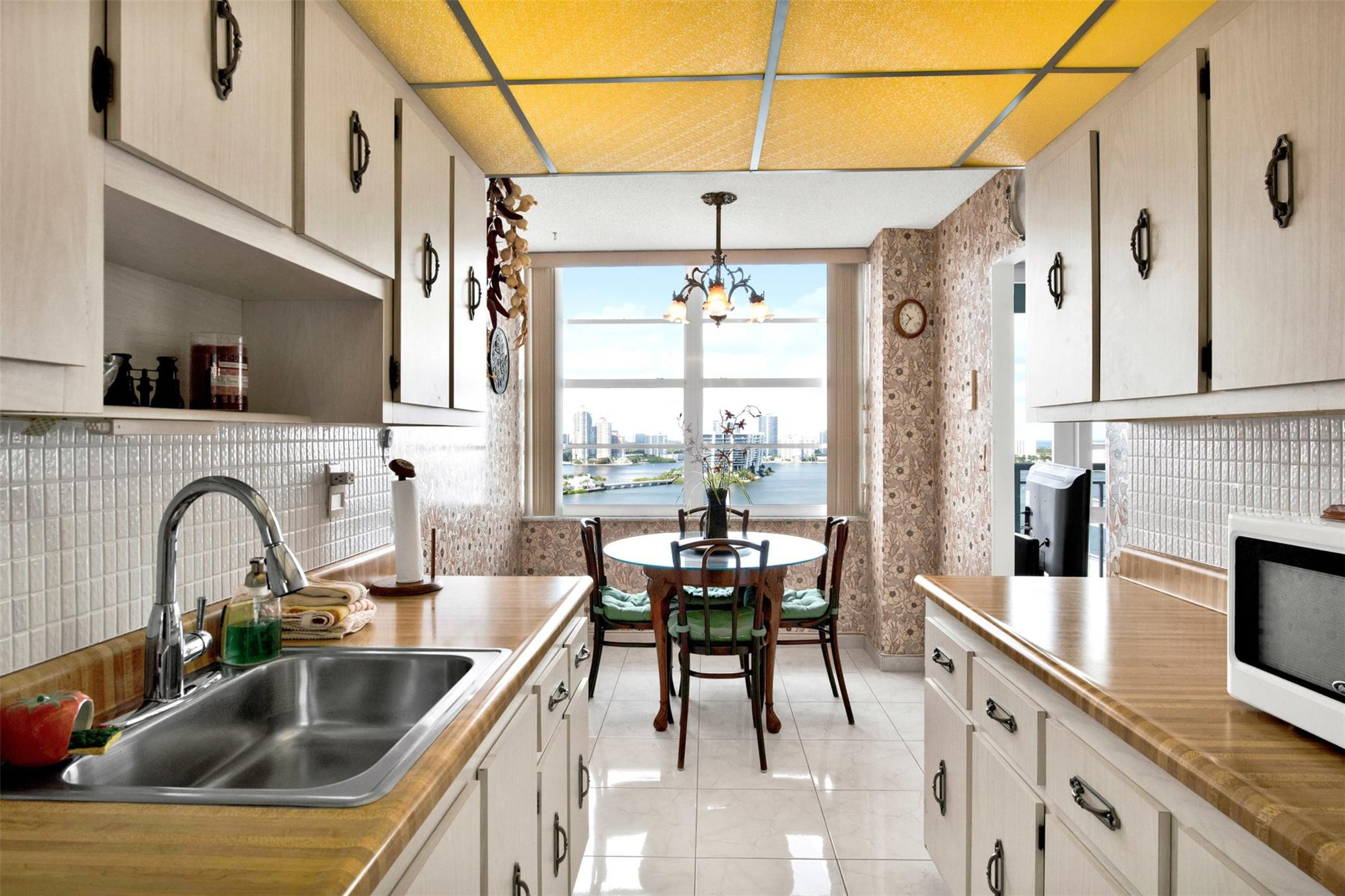 image Winston Towers 50019