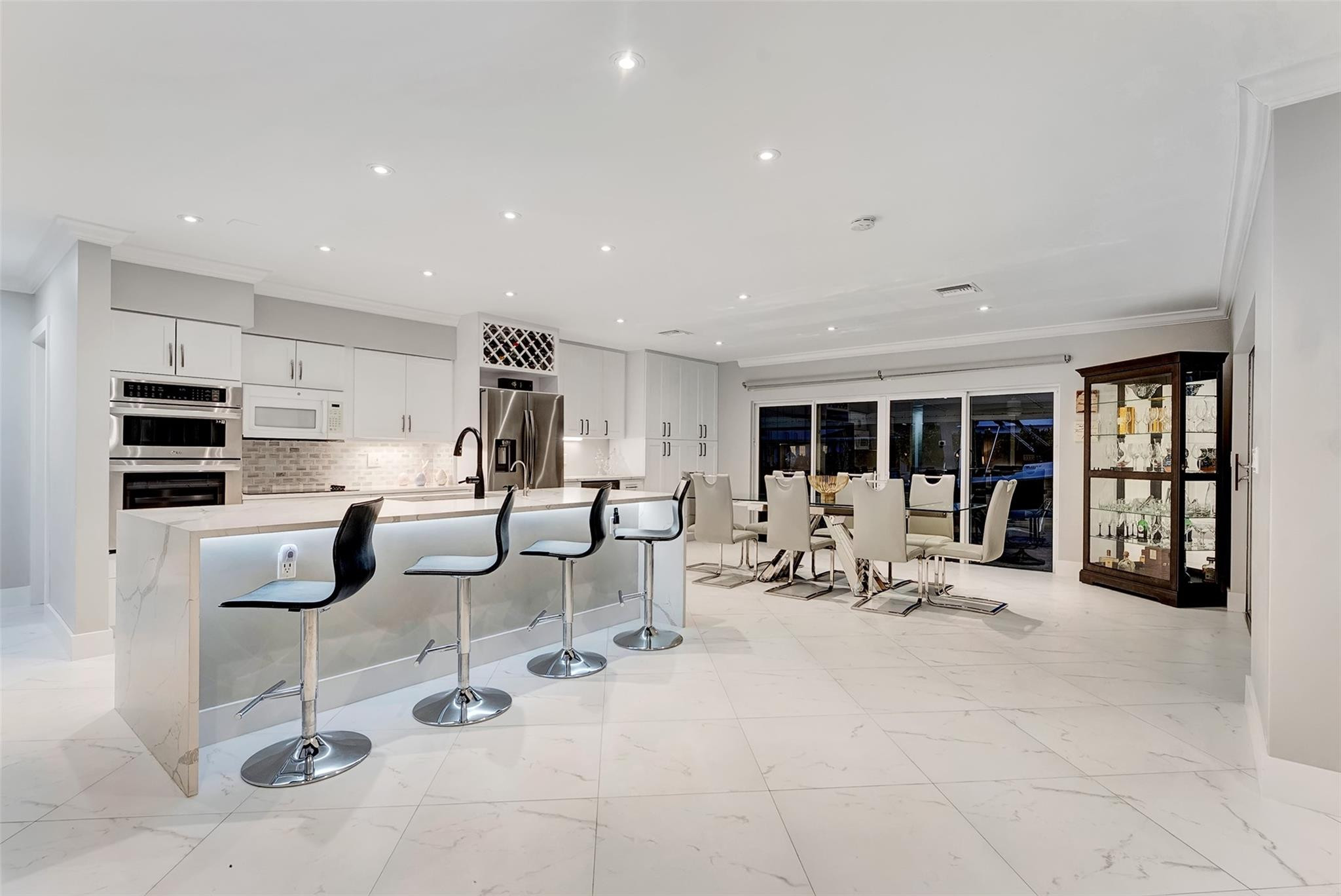 2821 NE 59th Fort Lauderdale, FL 33308