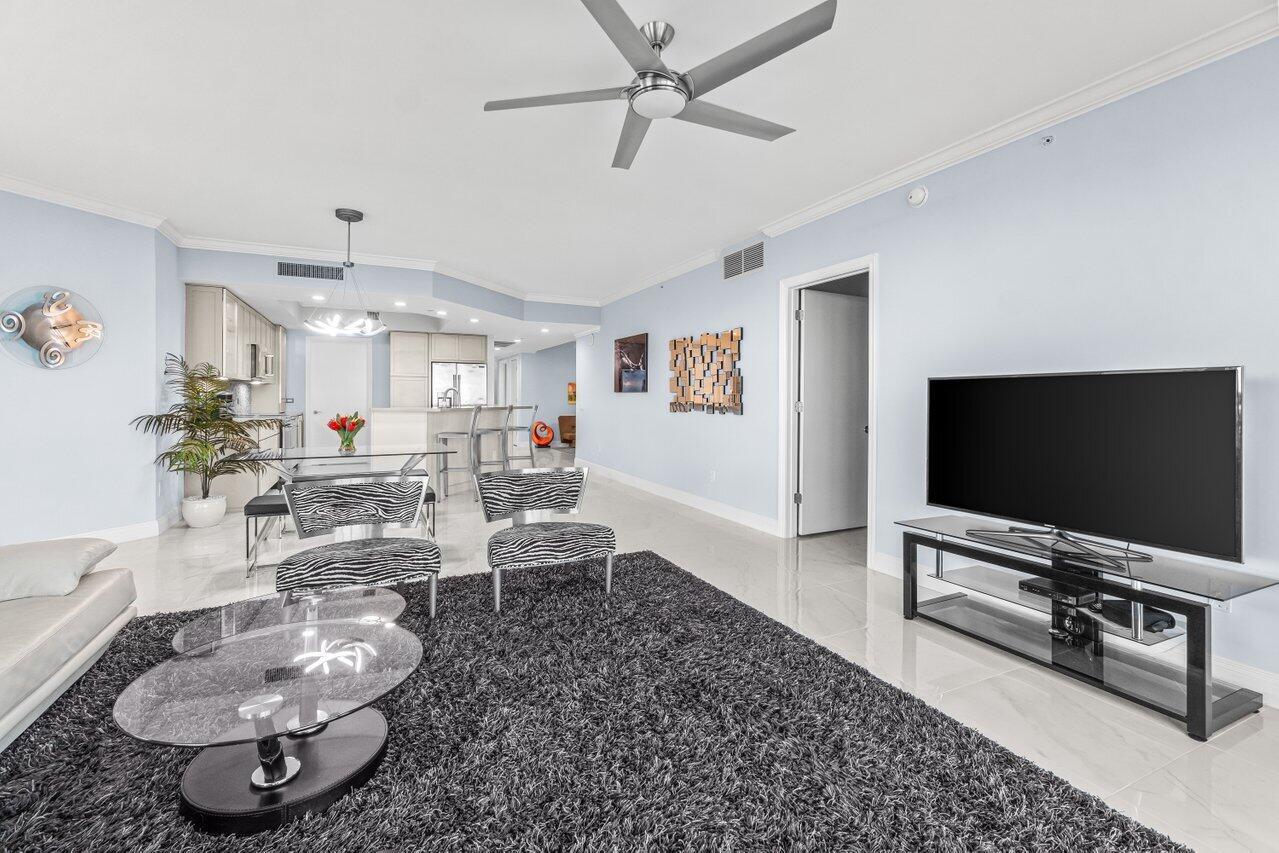 2650 Lake Shr Dr #406 Riviera Beach, FL 33404