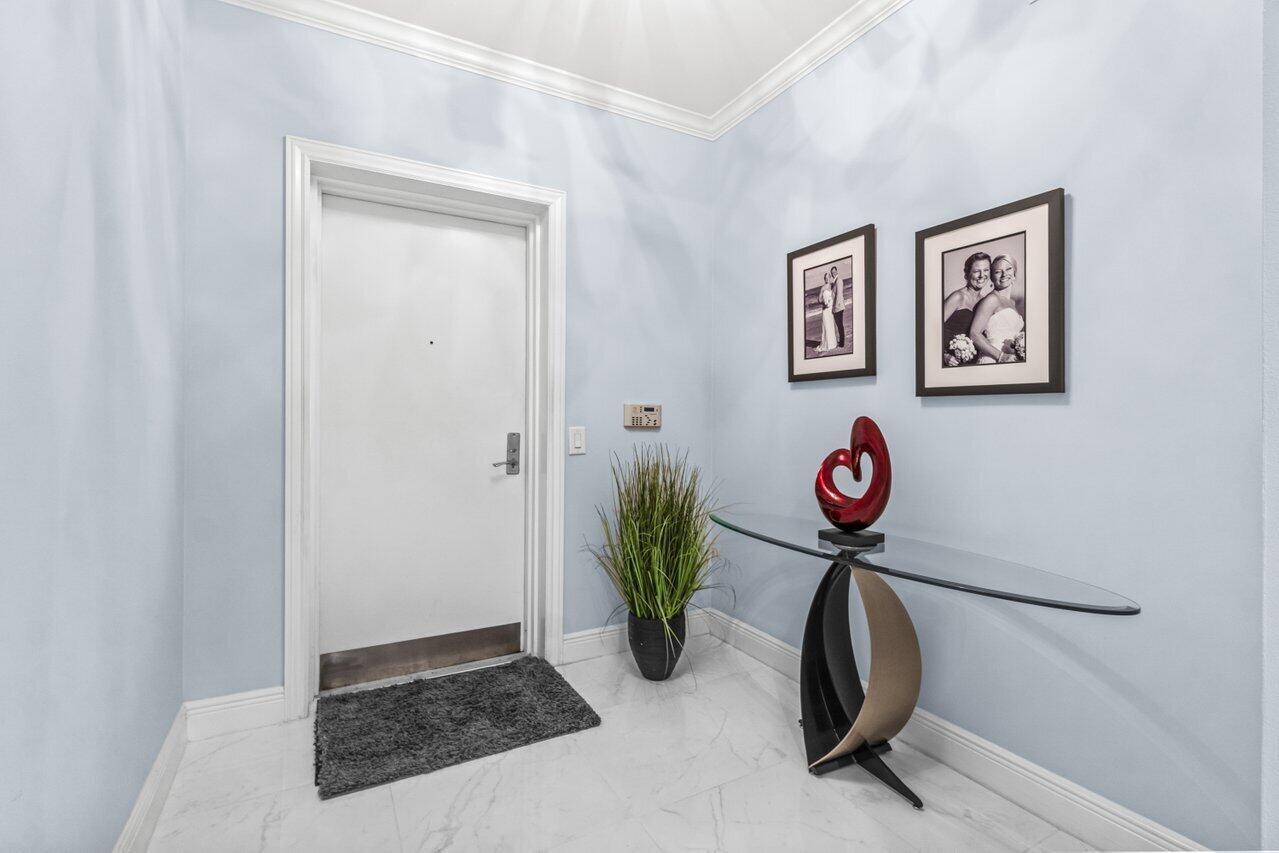 2650 Lake Shr Dr #406 Riviera Beach, FL 33404