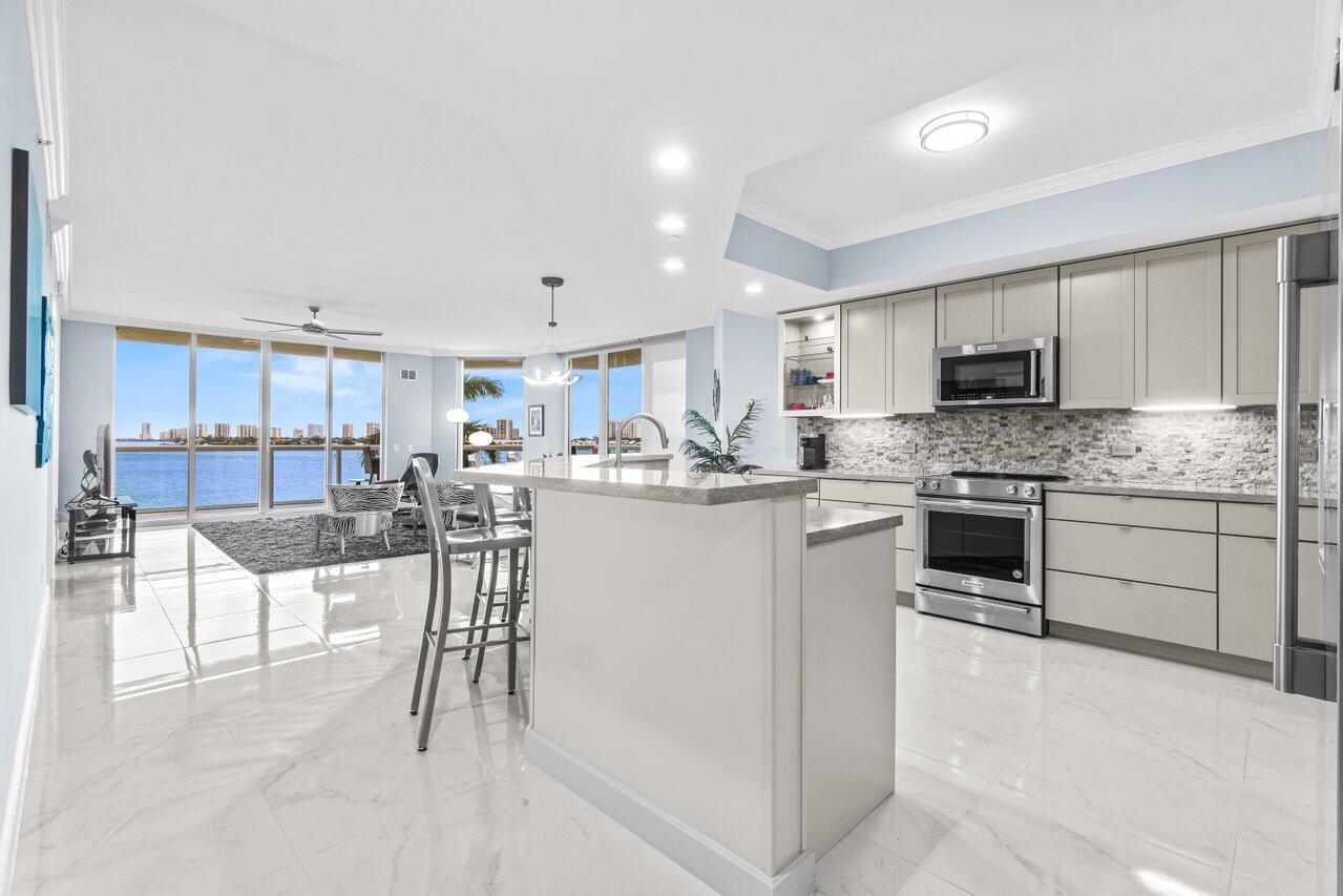 2650 Lake Shr Dr #406 Riviera Beach, FL 33404