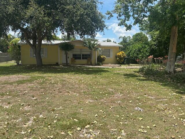 918 SE Dolphin Dr