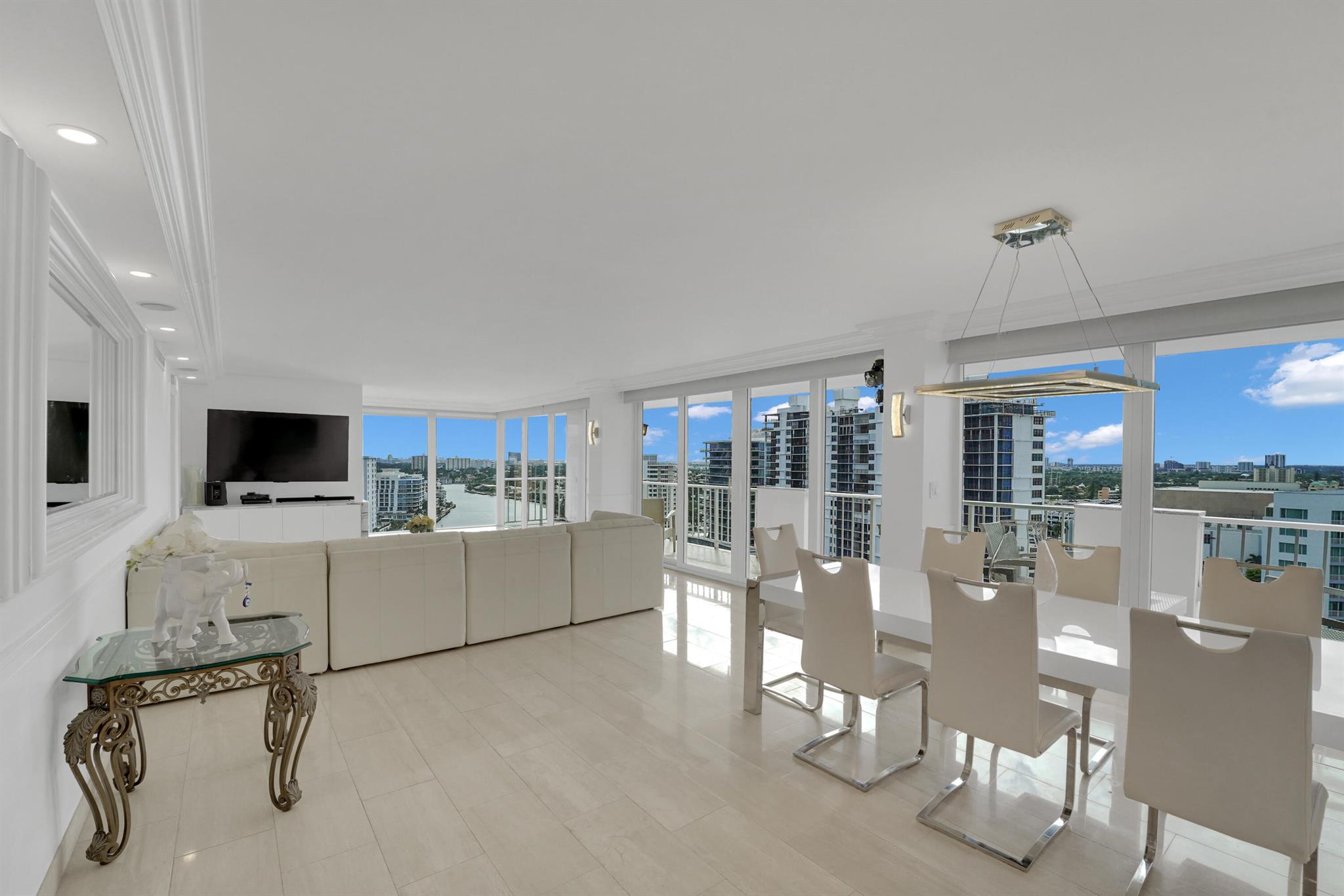 2800 E Sunrise Blvd #19a